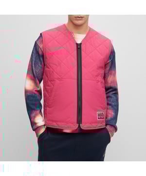 Men's Boss Okella Gilet.- Modern vest.- Micro ripstop fabric with warm handfeel.- Featuring the seasonal diamond quilt with kangaroo pockets in a technical micro ripstop.- Shell: 100% Polyamide. Machine washable. Ref: 50486229660.