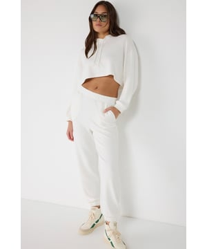 Nomatter-What bietet eine Kollektion für starke, einzigartige und stilbewusste Frauen. Hochwertige Stoffe und moderne Designs vereinen Komfort und Eleganz für jeden Anlass. Ob Alltag oder besondere Events – unsere Liebe zum Detail macht den Unterschied. Entdecken Sie zeitlose Ästhetik mit femininen Akzenten und heben Sie Ihren Stil auf ein neues Level. Mit "Nomatter-What" finden Sie die perfekte Kombination aus Ausdrucksstärke und Eleganz.