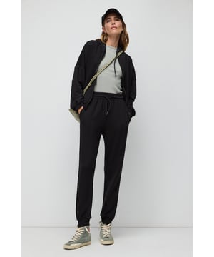 Nomatter-What biedt een kledingcollectie voor sterke, unieke en stijlvolle vrouwen. Met hoogwaardige stoffen en moderne designs staan onze items garant voor comfort en elegantie. Of het nu dagelijks gebruik of een speciale gelegenheid is, onze oog voor detail maakt het verschil. Ontdek tijdloze esthetiek met vrouwelijke accenten en til je stijl naar een hoger niveau. Met "Nomatter-What" druk je jezelf uit op een stijlvolle en unieke manier.