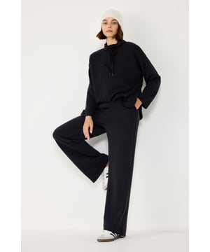 Nomatter-What bietet eine Kollektion für starke, einzigartige und stilbewusste Frauen. Hochwertige Stoffe und moderne Designs vereinen Komfort und Eleganz für jeden Anlass. Ob Alltag oder besondere Events – unsere Liebe zum Detail macht den Unterschied. Entdecken Sie zeitlose Ästhetik mit femininen Akzenten und heben Sie Ihren Stil auf ein neues Level. Mit "Nomatter-What" finden Sie die perfekte Kombination aus Ausdrucksstärke und Eleganz.