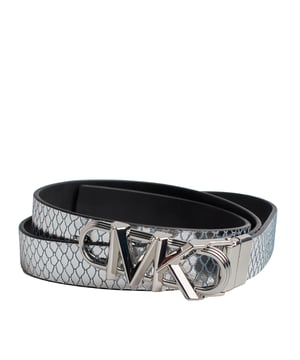 Eine Schnalle mit der polierten neuen Empire-Hardware von Michael Kors verleiht diesem Wendegürtel eine elegante Note. Die metallische Textur der Schlangenhaut auf der einen Seite und das weiche Leder auf der anderen Seite bieten Saison für Saison Vielseitigkeit und Stil.

 Details:
 - Zubehörtyp: Wendegürtel.
 - Material: Leder/metallisches PVC.
 - Textur: Glatt/Schlange.
 - Verschlussart: Klassische Schnalle mit Schnappverschluss.
 - Breite: 2,5 cm.

 Größe Länge:
 • XS = 86 cm.
 • S = 94 cm.
 • M = 102 cm.
 • L = 109 cm.
 • XL = 117 cm.
 • XXL = 124 cm.

 Jeder von Michael Kors entworfene Damenledergürtel ist ein erschwinglicher Luxus mit einem Hauch von modernem, unerwartetem und bequemem Glamour, der für jeden Anlass ein passendes Stück bietet.
 Komposition: 51 % Leder, 49 % PVC
 Pflege:
Mit einem weichen, trockenen Tuch reinigen.
 Vermeiden Sie längere Sonneneinstrahlung und Feuchtigkeit.
