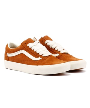 In het iconische Old-Skool silhouet hebben deze low-top Vans een vernieuwd bovenwerk van suède en canvas. Compleet met grote platte veters, gelegen op de originele rubberen wafelzool met het kenmerkende Vans-logo.