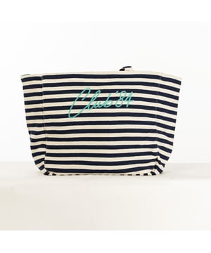 GAS-Taschen sind die perfekte Mischung aus urbanem Stil und praktischer Funktionalität. Sie sind aus hochwertigen Materialien gefertigt und bieten moderne und funktionale Details, die Ihren Alltagslook vervollständigen. Inspiriert von der Denim-Ästhetik der Marke, passen sie sich jeder Gelegenheit an und kombinieren essentielles Design und Vielseitigkeit für alle, die einzigartige und unverwechselbare Accessoires suchen.