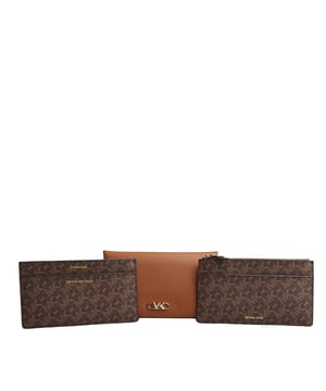 Master the art of travel with this 3-in-1 wallet. This model combines soft leather construction with our sophisticated appliqués. Inside, it includes two removable card slots embossed with the exclusive Empire logo. One is designed to hold your boarding pass and passport, and the other is designed to hold cash and loose change. It's the perfect gift for people who fly frequently.

 Details:
 - Accessory type: Large wallet.
 - Material: Leather.
 - Hardware: Gold tone.
 - Michael Kors empire logo.
 - Interior details: 2 pockets, removable wallet and small travel bag.
 - Closure: Snap button.
 - Comes in exclusive and elegant box.

 Each women's handbag designed by Michael Kors is an accessible luxury with a touch of modern, unexpected and comfortable glamour that offers a piece for every occasion.
 Measures: 21 cm x 12.7 cm x 3.8 cm
 Composition: 100% Leather
 Care:
Clean with a soft, dry cloth.
 Avoid prolonged exposure to the sun and humidity.
 Avoid contact with liquids and rough surfaces.