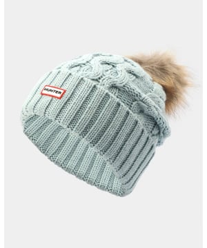 Dazzle in this Hunter cable knit cuff beanie with a faux fur pom pom and iconic Hunter rubber logo plaque. Dry clean only. 



29HR10081