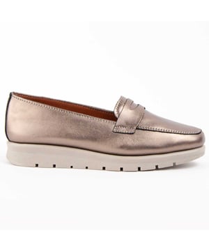 Garantía Purapiel, 10 años de garantía. Mocasín casual para mujer. Hecho en piel natural. Calce cómodo. Fabricado por otras marcas para nuestra marca.
