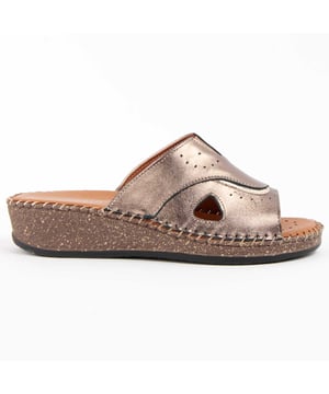 Garantía Purapiel, 10 años de garantía. Sandalia de cuña para mujer. Hecha en piel natural. Calce cómodo. Fabricado por otras marcas para nuestra marca. Medidas aproximadas: 4 cm de cuña.