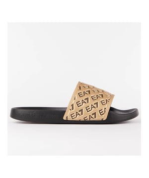 Claquette EA7 Urban Homme Gold Synthétique. Authentischer Schuh der Marke EA7 - Streetwear/Sportswear-Design von EA7 - EA7 für modebewusste Männer, perfekt für den Alltag - Die goldene Claquette EA7 lässt sich hervorragend mit dem Rest Ihrer Garderobe kombinieren - Bequemes synthetisches Material - Klassische Schnürsenkel - Urban - Synthetisch