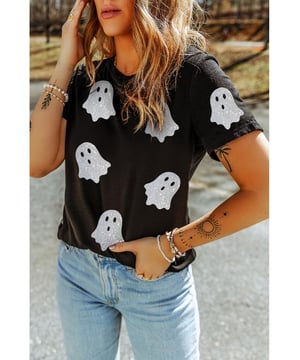 Festliches und auffälliges T-Shirt  
Glitzerdetails auf Geistermustern  
Bequemer und klassischer Schnitt  
Kombiniere es mit lässigen Hosen  
Perfekt für Halloween  
Erhältlich in verschiedenen Größen  
Verwende die Größentabelle, um die perfekte Passform zu finden  
Material: 62% Polyester, 32% Baumwolle, 6% Elasthan