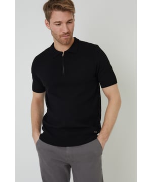 Your casual classics get a makeover with this zip-neck knitted polo shirt from Threadbare. In an all-over jersey stitch, the cuffs and hem are finished with a subtle rib with textured trim detail. This knitted polo has a stylish concealed quarter zip and ribbed collar with textured trim for an elevated touch and is finished with a branded metal tab above the hem. Pair it with chinos or jeans for day-to-day wear that also works perfectly for date night, or team with shorts for summer style.