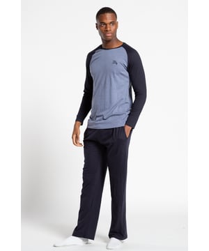 This loungewear set from Tokyo Laundry includes a long sleeve t-shirt and jersey trousers. T-shirt features a crew neck, raglan sleeves, Tokyo Laundry logo on chest and a woven logo. Trousers feature elasticated waistband, drawstring and two side pockets. Made from combined cotton fabric to ensure comfort and high quality.