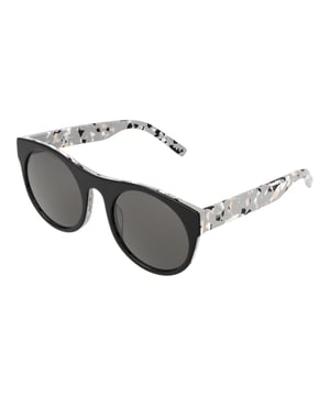 Geschlecht: Damen
Hauptfarbe: Schwarz
Rahmenfarbe: Schwarz
Rahmenmaterial: Azetat
Rahmenstil: Vollrand
Glasmaterial: Kunststoff
Glasbreite: 53
Grosse: 53-22-140
Glashohe: 48
Stegbreite: 22
Brillenbreite: 140
Bugellange: 140
Filterkategorie: 3
Schutz: 100% UVA & UVB
Federscharnier: Nein
Besonderheiten: Keine
Lieferumfang: Original-Brillenbeutel
Glasfarbe: Grau
Stil: Rund
Glaseffekt: Kein Extra