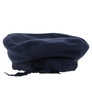 VINTAGE, RRP AS NEW
The Gucci Bow Detail Beret Hat in Navy Blue Wool offers a sophisticated twist on a classic accessory, blending timeless style with a modern touch. Crafted from premium wool, this beret features a sleek navy hue and an elegant bow detail, adding a refined and playful element to any outfit. Perfect for the fashion-forward man, it elevates both casual and tailored looks with ease. Pair it with a tailored coat and boots for a stylish winter ensemble, or wear it with a relaxed sweater and jeans for a chic, off-duty vibe.

 Gucci Bow Detail Beret Hat in Navy Blue Wool

Condition: Very good
Signs of wear: Minor signs of wear
Packaging: None
Color: Blue | navy blue
Material: Wool
Size: One size
Measurements: Height: 80; Length: 200
SKU: MRPPUGBAC458827M