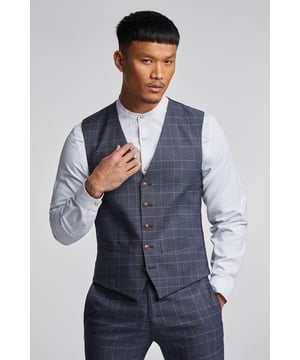 Contemporary design meets heritage influence with Antique Rogue. Designed for the true trendsetter, an eye-catching colour palette spans across checked fabrics, bright plaids, and textures that elevate suits, shirts, and more. Antique Rogue's unique suits combine legendary British tailoring with distinctive styling, coming together to create a timeless range that can be dressed up or down.