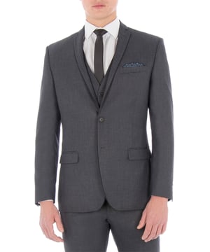 This charcoal textured with tipping jacket has a 2 button fastening with tipped notch lapel and is designed for the fashion conscious in mind. The Red Herring slim fit suit delivers youthful high street trends at affordable prices. Team with matching trouser and waistcoat to complete the look.