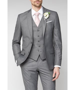 Occasions by Scott & Taylor offer a three piece suit in a variety of fits. From tailored, slim, skinny and regular fit, this range is designed to cater the whole wedding party. This regular fit suit features a jacket with a two button fastening, notch lapels and a contemporary printed lining. Wear with the matching regular fit trousers and adjustable fit waistcoat.