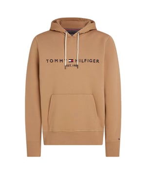Heren hoodie van het merk Tommy Hilfiger. De hoodies van Tommy Hilfiger zijn gemaakt van biologisch katoen en polyester. De hoodies hebben een normale pasvorm. Het zachte katoen zorgt voor een heerlijk draagcomfort.  Merk: Tommy HilfigerModelnaam: Logo HoodieCategorie: heren hoodieMaterialen: biologisch katoen, polyesterKleur: safari canvas bruin