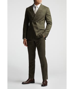 A classic recapture of British tailoring - Alexandre of England present the Khaki tailored fit suit jacket. Made in a luxurious linen blend, for guaranteed comfort and style for your next summer event.With a sleek double-breasted fastening this jacket also features a peak lapel, 2 straight flap pockets and printed buggy lining for added impact.Pair with the matching trousers and waistcoat for head-to-toe sophistication.