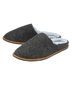 Dunlop - Zapatillas de casa para hombre con forro de felpa y espuma con memoria: Presentamos las zapatillas Dunlop para hombre con forro de felpa. Una mezcla perfecta de estilo, comodidad y durabilidad. Estas zapatillas de hombre cuentan con un forro interior de vellón cálido clásico, proporcionando una sensación lujosamente suave. El acolchado de espuma con memoria asegura una experiencia excepcionalmente cómoda, creando un amortiguador suave y de apoyo entre sus pies y el suelo. La plantilla acolchada proporciona una capa adicional de comodidad, haciendo que estas zapatillas sean extremadamente suaves para su relajación. Diseñadas con una resistente suela de goma de tracción, estas zapatillas ofrecen una mayor comodidad y protección. . Nacida como fabricante de neumáticos, Dunlop comenzó su asociación con el calzado de interior en la década de 1960, cuando su fábrica de Lancashire empezó a producir zapatillas de alta calidad con suela de goma, utilizando la tecnología inteligente diseñada originalmente para sus pioneros neumáticos. La marca Dunlop goza de una reputación envidiable que se extiende a su gama de zapatillas y calzado informal. . Fabricadas con una parte superior 100% textil y suela de goma, están disponibles en 6 colores: Negro, Azul Marino, Gris Oscuro, Gris Claro, Borgoña y Caqui. Las zapatillas están disponibles en las tallas 7-12 UK. Se pueden lavar a mano o a máquina a baja temperatura. Detalles adicionales del producto: Dunlop Pantuflas para hombre Forro de felpa acolchado con espuma de memoria Suela de goma de tracción dura Suaves y cómodas Marca Dunlop Disponibles en tallas 7-11 UK