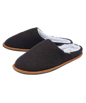 Dunlop - Zapatillas de casa para hombre con forro de felpa y espuma con memoria: Presentamos las zapatillas Dunlop para hombre con forro de felpa. Una mezcla perfecta de estilo, comodidad y durabilidad. Estas zapatillas de hombre cuentan con un forro interior de vellón cálido clásico, proporcionando una sensación lujosamente suave. El acolchado de espuma con memoria asegura una experiencia excepcionalmente cómoda, creando un amortiguador suave y de apoyo entre sus pies y el suelo. La plantilla acolchada proporciona una capa adicional de comodidad, haciendo que estas zapatillas sean extremadamente suaves para su relajación. Diseñadas con una resistente suela de goma de tracción, estas zapatillas ofrecen una mayor comodidad y protección. . Nacida como fabricante de neumáticos, Dunlop comenzó su asociación con el calzado de interior en la década de 1960, cuando su fábrica de Lancashire empezó a producir zapatillas de alta calidad con suela de goma, utilizando la tecnología inteligente diseñada originalmente para sus pioneros neumáticos. La marca Dunlop goza de una reputación envidiable que se extiende a su gama de zapatillas y calzado informal. . Fabricadas con una parte superior 100% textil y suela de goma, están disponibles en 6 colores: Negro, Azul Marino, Gris Oscuro, Gris Claro, Borgoña y Caqui. Las zapatillas están disponibles en las tallas 7-12 UK. Se pueden lavar a mano o a máquina a baja temperatura. Detalles adicionales del producto: Dunlop Pantuflas para hombre Forro de felpa acolchado con espuma de memoria Suela de goma de tracción dura Suaves y cómodas Marca Dunlop Disponibles en tallas 7-11 UK
