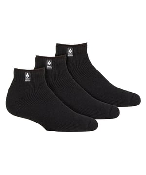Heat Holders Men;'s 3 Pack Calcetines Térmicos de Entrenador: Disfruta de la calidez insuperable de los calcetines Heat Holders con estos calcetines tobilleros térmicos para hombre. Fabricados con la misma dedicación al confort que el calcetín Heat Holders Crew original, esta versión tobillera garantiza que tus pies se mantengan calientes incluso en los días más fríos. Con un diseño grueso y afelpado y un impresionante índice de 2,34 tog, estos calcetines están confeccionados con un hilo grueso especializado famoso por sus excepcionales propiedades térmicas. El acolchado de pelo largo añade una capa extra de comodidad y soporte, haciendo que cada paso sea un placer. Disfrute del calor y el confort durante todo el día con estos calcetines térmicos de pelo largo y lujosa capa interior cepillada y suave, diseñados para atrapar eficazmente el calor y amortiguar sus pies. Estos magníficos calcetines térmicos se presentan en un pack de 3 pares, lo que les confiere una excelente relación calidad-precio, además de mantener los pies calientes durante más tiempo. Diseñados para hombres de tallas 6-11 del Reino Unido, estos calcetines están disponibles en los clásicos colores negro o azul marino. Están hechos de una mezcla de 93% acrílico, 4% nylon, 2% poliéster y 1% elastano y vienen en un paquete de 3 pares. Se pueden lavar a máquina. Detalles del Producto Calcetines Tobilleros Calcetines Tobilleros de Corte Bajo 3 Pares Paquete de 3 Pares Gruesos y Extra Calientes Hilo Aislante Avanzado Suave Interior Cepillado Amortiguación de Lazo Largo Perfectos para Relajarse en Casa Talla 6-11 UK Disponibles en Negro o Azul Marino Lavables a Máquina
