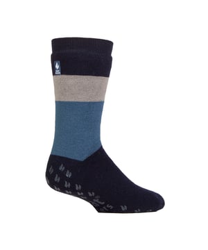 IOMI / Heat Holders Doppelwandige Socken für Raynaud: IOMI und Heat Holders haben zusammengearbeitet, um die Heat Holders Socken für Menschen zu entwickeln, die unter dem Raynaud-Syndrom leiden. Raynaud verursacht, dass bestimmte Körperbereiche, wie die Finger und Zehen, als Reaktion auf kalte Temperaturen oder andere Faktoren taub und kalt werden. Dies wiederum schränkt die Blutzirkulation in den betroffenen Körperbereichen ein. Diese Socken sind aus der doppelwandigen Heat Holders Technologie gefertigt, um die Wärme zu erhöhen und die Wärme zu speichern. Sie verfügen zudem über eine innovative Stricktechnologie und einen fachmännischen Bürstprozess, der einen langen, gepolsterten Schlaufenstapel erzeugt, um die Menge an warmer Luft, die in den Socken gehalten wird, zu maximieren. Diese Socken haben eine TOG-Bewertung von 3,1, was sie 8-mal wärmer macht als eine normale Baumwollsocke (0,33 TOG). Inklusive rutschfester Griffe an der Unterseite der Socken, um besseren Halt auf Innenflächen aus Holz oder Fliesen zu bieten. Zusätzliche Produktdetails: - Heat Holders - Größe 6-11 UK / 39-45 EU / 7-12 US - Größe 4-8 UK / 37-42 EU / 5-8 US - 1 Paar Pack - Doppelwandig - 3,1 TOG Bewertung - Rutschfeste Griffe - 4 Farben - Hauptmaterial: 89% Akryl, 8% Polyester, 2% Nylon, 1% Elastan - Futter: 90% Akryl, 7% Polyester, 3% Elastan - Maschinenwaschbar