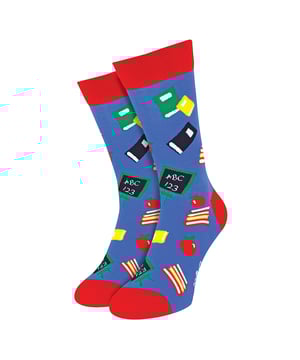 Soctopus - 1 Par de Calcetines para Adultos: Soctopus Novelty Socks son una idea de regalo divertida y creativa para la persona a la que le encanta reír. ¿Por qué no considerar estos calcetines para adultos con diferentes lugares en ellos como un gran par para su colección de calcetines. Estos calcetines creativos son una idea de regalo divertida y única para cualquier persona a la que le gusten los calcetines novedosos o simplemente quiera probar algo diferente en sus pies. Incluso pueden ser un buen regalo de última hora para Navidad. Se ajustan cómodamente y están hechos de un material suave y transpirable que incluye un 70% de algodón peinado, lo que los hace aún más suaves que el algodón normal y perfectos para llevarlos todo el día. Están disponibles en 2 tallas para adultos: 4-8 UK, 9-12 UK y tienen 7 diseños de trabajo diferentes disponibles que incluyen: Handy Andy, Farming Life, Medic, Road Works, Chef y más. Todos con diseños alegres y divertidos. Nacido en Brighton, Soctopus celebra lo mejor de todo lo que es divertido, creativo y positivo en la vida. Estos calcetines son de 1 par por paquete y están hechos de: 70% algodón peinado, 28% poliéster, 2% elastano. Son lavables a máquina. Detalles adicionales del producto: Soctopus Calcetines Nuevos para Adultos Diseños Jobs 70% Algodón Peinado Una Idea de Regalo Divertida y Creativa 7 Diseños Disponibles Tacto Suave y Cómodo Material Suave y Transpirable 1 Par por Paquete 2 Opciones de Tallas: 4-8 UK & 9-12 UK Lavables a máquina