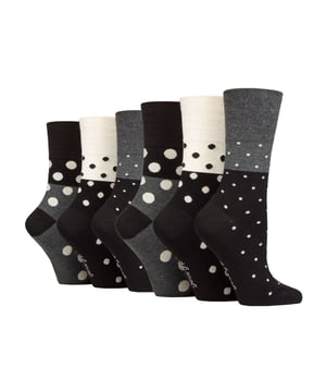 Calcetines de bambú Gentle Grip NO ELASTIC: Si la comodidad es su único objetivo cuando busca un par de calcetines, entonces considere este par de calcetines de bambú NO ELÁSTICOS de Gentle Grip como uno de los mejores. El bambú está considerado como la "superfibra" moderna, Gentle Grip es una marca de calcetines muy apreciada que se centra exclusivamente en la comodidad y la técnica NO ELÁSTICA es muy recomendable para reducir la presión en el pie... todo parece estar bien en este calcetín. Por qué el bambú es genial: El bambú es comúnmente conocido por ser un material impresionante. He aquí 3 razones por las que el bambú es el mejor. Absorción de la humedad - Las fibras de bambú controlan de forma natural la temperatura, por lo que es una fibra brillante tejida en calcetines. Gentle Grip - Non Elastic Honeycomb Top: Con un diseño especial HoneyComb Top, los calcetines suaves Gentle Grip son más cómodos para todos los usuarios, pero especialmente si tienes problemas circulatorios. La combinación de una mezcla de bambú natural y la parte superior de nido de abeja NO ELÁSTICA de los calcetines Gentle Grip en un solo paquete podría ser el par de calcetines perfecto para sus pies si la comodidad es su principal objetivo. Detalles adicionales del producto: * Pack de 6 pares, calcetines de bambú, NO ELÁSTICOS, parte superior de nido de abeja, talón y puntera reforzados, 5 diseños a elegir, 77% viscosa de bambú 17% poliéster y 1% elastano, talla 4-8 uk 37-42 eur 5-8 us, lavables a máquina