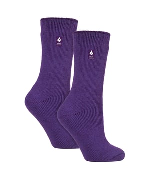 Calentadores - Calcetines Térmicos Originales: Experimenta el máximo calor y confort con los calcetines térmicos Heat Holders - Original. Universales y cómodos, estos impresionantes calcetines son el complemento perfecto para tus atuendos de invierno, tanto informales como formales. Una actualización elegante y práctica de su guardarropa, cada par asegura una comodidad inigualable, esencial para los meses más fríos. Gracias a su excelente capacidad de absorción de la humedad, sus pies permanecerán secos y deliciosamente cómodos las 24 horas del día. Prepárate para una experiencia de comodidad sin igual con este destacado calcetín térmico. Si buscas unos calcetines que combinen calidez, comodidad y durabilidad para los meses más fríos, estos calcetines térmicos seguro que te impresionarán. Con los calcetines térmicos Heat Holders de 2,3 Tog para hombre y mujer, estarás ganando más que con unos calcetines térmicos normales. La gama Heat Holders está disponible en una gran variedad de colores, desde los clásicos atemporales negro y azul marino hasta tonos vibrantes, como el atrevido rosa fuerte y el morado real. Para los hombres, los calcetines están diseñados para adaptarse cómodamente a tallas que van desde la 6 a la 11. En el caso de las mujeres, se adaptan a tallas que van de la 4 a la 8. Con una gama de tallas tan amplia, nos aseguramos de que estos cómodos calcetines térmicos se adapten perfectamente a todo el mundo. Detalles esenciales del producto: - Propiedades de absorción de la humedad - Tecnología de mantenimiento del calor