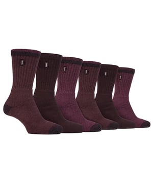 Jeep Herren 6er Pack Arbeitssocken: Dies ist der ultimative Begleiter für lange Tage auf den Beinen - die Jeep Arbeitssocken. Entwickelt für den täglichen Gebrauch, bieten diese Socken außergewöhnlichen Komfort und Schutz, wodurch sie sich ideal für Arbeitsschuhe und Sicherheitsschuhe eignen. Hergestellt aus einer leistungsstarken Mischung aus Polyester, Baumwolle und Elasthan, bieten diese Socken eine perfekte Kombination aus Weichheit und Atmungsaktivität. Die durchgehende Terry-Dämpfung sorgt dafür, dass Ihre Füße warm bleiben und vor täglichen Stößen und Erschütterungen geschützt sind, wodurch sie ein unverzichtbares Zubehör für anspruchsvolle Arbeitsumgebungen sind. Dank durchdachter Belüftungsbereiche und feuchtigkeitsableitender Eigenschaften bleiben Ihre Füße auch bei den anstrengendsten Aufgaben trocken und kühl. Die Jeep Arbeitssocken verfügen über tiefe Rippenbündchen, Knöchelunterstützung und Fußgewölbe-Stützen, die für einen sicheren Sitz sorgen, der den ganzen Tag an Ort und Stelle bleibt. Mit dem ikonischen Jeep-Branding ausgestattet, bieten diese Socken nicht nur außergewöhnliche Leistung, sondern strahlen auch einen robusten, stilvollen und sportlichen Look aus. Mit einer Dickenstufe, die perfekt im mittleren Bereich liegt, bieten diese Socken das ideale Gleichgewicht zwischen Schutz und Atmungsaktivität. Zusätzliche Produktdetails: Ultimativer Begleiter für lange Tage auf den Beinen. Außergewöhnlicher Komfort und Schutz für Arbeitsschuhe. Hochleistungs-Mischung für Weichheit und Atmungsaktivität. Durchgehende Terry-Dämpfung schützt vor Stößen und Einwirkungen. Belüftete Paneele halten die Füße trocken und kühl. Sicherer Sitz mit tiefen Rippenbündchen und Fußgewölbe-Stützen. Robuster Stil mit ikonischem Jeep-Branding. Drei Paare in jeder Packung für ganztägigen Tragekomfort.