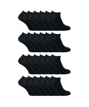 Herrensocke Snob Baumwoll-Trainersocken Bulk-Wertpaket - 24 Paar: Suchen Sie das ultimative Bulk-Wertangebot für Trainersocken? Suchen Sie nicht weiter! Hier präsentieren wir unser Herren Sock Snob Baumwoll-Trainersocken Bulk-Wertpaket, das Ihnen unglaubliche 24 Paar hochwertiger Socken zu einem unschlagbaren Preis bietet. Diese Trainersocken sind mit Blick auf Langlebigkeit und Komfort gefertigt. Hergestellt aus einer hochwertigen Mischung von 75 % Baumwolle, bieten sie ein weiches und luxuriöses Gefühl für Ihre Füße, egal ob Sie sie lässig oder bei intensiven sportlichen Aktivitäten tragen. Der hohe Baumwollanteil sorgt zudem für Atmungsaktivität, sodass Ihre Füße selbst bei warmerem Wetter kühl und trocken bleiben. Diese knöchellangen Socken sind mit einer glatten Zehennaht gestaltet, um Reizungen zu reduzieren, sodass sie perfekt zum Laufen oder für Sportarten geeignet sind. Die strickte Konstruktion verbessert den Gesamteindruck des Komforts und sorgt dafür, dass der Sitz während des gesamten Tages an Ort und Stelle bleibt. Erhältlich in drei klassischen Farben - Schwarz, Grau und Weiß - sind diese Baumwoll-Trainersocken vielseitig einsetzbar und stilvoll. Wählen Sie aus zwei Größen: 6-11 UK 7-12 US 39-45 EU und 12-14 UK 13-15 US 46-50 EU, um die perfekte Passform für jeden zu gewährleisten. Und keine Sorge um die Pflege - diese Socken sind maschinenwaschbar für Ihren Komfort. Zusätzliche Produktdetails: - Herren Baumwoll-Trainersocken - Sock Snob Bulk-Wertpaket - 24 Paar - Premium weiche Baumwolle - Feuchtigkeitsableitende Technologie - Atmungsaktiv und komfortabel - Erhältlich in Schwarz, Grau und Weiß - Zwei Größen: 6-11 UK 7-12 US 39-45 EU und 12-14 UK 13-15 US 46-50 EU - Maschinenwaschbar