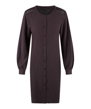 Vind rust in de rozenrook en donkere peper lounge. Deze Pyjama Jurk is gemaakt van 100% katoenen muslin en heeft knopen aan de voorkant en de uiteinden van de mouwen. De jurk heeft een ronde halslijn.