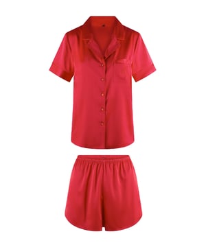 "Gift comfort. Gift luxury. Our Lounge Gift Set." Dieses Shortama-Set besteht aus einer kurzärmeligen Bluse und kurzen Shorts aus einem hübschen Satinstoff. Die Bluse hat Knopfverschlüsse und eine Brusttasche auf der Vorderseite. Auf der Brusttasche ist LD aufgenäht. Die Shorts haben einen elastischen Bund. Festlich verpackt.