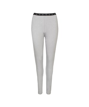 Pantalones térmicos Heat Holders® Ladies Ultra Lite - Celine: Descubre el pantalón térmico Heat Holders® Ladies Ultra Lite Thermal Pants - Celine. Estos fenomenales pantalones son exquisitamente acogedores y prácticos, ¡diseñados para proporcionar calor y comodidad durante todo el día! Confeccionados con tejido de alta calidad, estos pantalones están dotados de elasticidad multidireccional, lo que garantiza una flexibilidad y durabilidad fiables. El suave acabado melocotón del interior y el exterior proporciona un tacto suave sobre la piel, garantizando un gran confort al llevarlos puestos. Estos pantalones tienen un ajuste óptimo gracias a la inclusión de una cintura bien diseñada y paneles a medida en las perneras, que acentúan el nivel de comodidad ofrecido. Con un impresionante índice UPF 50+, el tejido protege frente al 98% de los dañinos rayos ultravioleta UVA y UVB, proporcionando una protección solar fiable. . El pantalón térmico Heat Holders® - Celine está disponible en color Charcoal o Silver y está confeccionado en: 88% Poliéster, 12% Elastano. Están disponibles en 4 tallas diferentes: S, M, L y XL y se pueden lavar a máquina. Detalles adicionales del producto: Pantalones térmicos Heat Holders - Celine Estiramiento multidireccional 50+ UPF Costuras planas Secado rápido Ideal para uso informal 2 opciones de color Suave acabado perchado 4 tallas disponibles Lavable a máquina