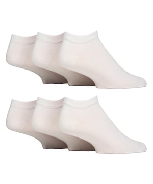 Gentle Grip - Pack de 6 calcetines para diabéticos: Descubra la solución definitiva para el cuidado del pie diabético con los calcetines para diabéticos especialmente diseñados por Gentle Grip para mujer. Diseñados por expertos técnicos, estos calcetines Gentle Grip Diabetic Trainer ofrecen un enfoque adaptado a la salud del pie diabético con un corte bajo, perfecto para las estaciones de primavera y verano. Experimente una comodidad incomparable con estos calcetines de algodón lujosamente suaves, meticulosamente diseñados para sujetar firmemente los tobillos sin elasticidad, eliminando la opresión que puede plantear problemas a las personas con problemas circulatorios. Con punteras unidas a mano para unas costuras suaves, estos calcetines dan prioridad a la comodidad de los diabéticos, evitando irritaciones y dolores. La parte superior en forma de panal de abeja se adapta sin esfuerzo al contorno del tobillo, eliminando los incómodos anillos de constricción, cruciales para las personas diabéticas. Confíe en el compromiso de Gentle Grip con la comodidad y la calidad, garantizando que sus pies reciban el cuidado que se merecen. Estos calcetines vienen en paquetes de 6 pares y están disponibles en 5 opciones diferentes. Están hechos de: 77% Algodón, 15% Poliéster, 1% Elastano. Están disponibles en 2 tallas para hombre: 6-11 UK, 12-14 UK y son lavables a máquina. Detalles adicionales del producto: Calcetines de entrenamiento para diabéticos de agarre suave NO ELÁSTICOS Parte superior del tobillo Costura lisa en la puntera Parte superior en nido de abeja Costura en la puntera unida a mano Algodón de tacto suave Diseñados para la diabetes Ideales para piernas grandes o hinchadas