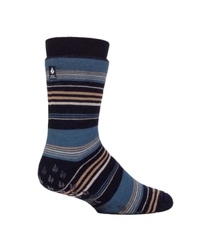 IOMI / Heat Holders Doppel-Lagen Socken für Raynaud: IOMI und Heat Holders haben zusammen die Heat Holders Socken für Menschen entwickelt, die unter dem Raynaud-Syndrom leiden. Raynaud verursacht, dass einige Körperbereiche, wie Finger und Zehen, in kalten Temperaturen oder anderen Faktoren taub und kalt werden. Dies schränkt die Blutzirkulation in den betroffenen Körperbereichen ein. Diese Socken sind mit Heat Holders Doppel-Lage hergestellt, um die Wärme zu erhöhen und die Wärme zu speichern. Sie verfügen außerdem über die innovative Stricktechnologie und einen fachmännischen Bürstprozess, der einen langen, gepolsterten Schlingenflor produziert, um die Menge an warmer Luft, die in den Socken gehalten wird, zu maximieren. Diese Socken haben einen TOG-Wert von 3,1, was 8-mal wärmer ist als eine einfache Baumwollsocke (0,33 TOG). Enthält rutschfeste Gripper an der Unterseite der Socken, um besseren Halt auf Innenböden aus Holz oder Fliesen zu bieten. Zusätzliche Produktdetails: - Heat Holders - Größe 6-11 UK / 39-45 EU / 7-12 US - Größe 4-8 UK / 37-42 EU / 5-8 US - 1 Paar Packung - Doppel-Lage - TOG-Wertung 3.1 - Rutschfeste Griffe - 4 Farben - Hauptmaterial: 89% Acryl, 8% Polyester, 2% Nylon, 1% Elasthan - Futter: 90% Acryl, 7% Polyester, 3% Elasthan - Maschinenwaschbar