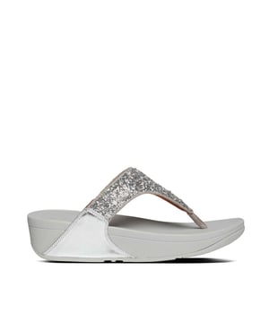 Onze minimalistische Lulu sandalen - deze sprankelende versie overgoten met dikke multi-size glitters - hebben een tijdloze driehoekige vamp, zacht gewatteerd bovenwerk en onze supercushioned Microwobbleboard tussenzolen.
