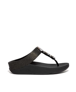 Met metallic versieringen zijn de FitFlop Halo teensandalen voor dames perfect om een extra zomerse touch aan elke look te geven. Het bovenwerk van zacht leer in een stijlvol silhouet is ideaal voor elke dag. De Microwobbleboard™ tussenzolen helpen schokken te absorberen en de druk onder de voeten te verminderen.