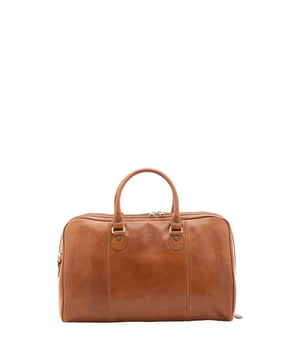 Bolsa de viaje unisex. El cierre es con cremallera. Los bolsillos internos son uno con cremallera. Los bolsillos externos están ausentes. La bandolera es ajustable y extraíble en piel. El mango es de piel. Hay un compartimento interno. El material exterior es 100% Piel Auténtica. Internamente está forrado en algodón. Medidas: 47x36x15 cm. Hecho en Italia