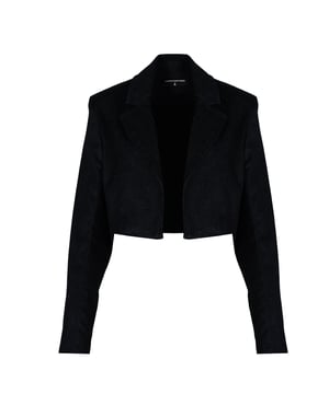 Un chaquetón corto de jean es la elección perfecta para cualquier ocasión, fusionando un estilo moderno con un clásico look denim que nunca pasa de moda.

Con costuras modeladoras que sutilmente realzan la figura, este chaquetón no solo ofrece comodidad, sino también un elegante ajuste que brindará confianza en cualquier situación.

Con un forro que proporciona confort adicional y un acabado interior, este chaquetón es perfecto tanto para días más fríos como para noches más cálidas.

Hecho con tela de alta calidad, garantiza durabilidad y resistencia al uso diario, manteniendo al mismo tiempo suavidad y ligereza, lo que hace que llevarlo sea un verdadero placer.