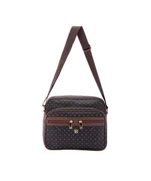 Bolso bandolera para mujer. El cierre es con cremallera. Los bolsillos internos son uno con cremallera. Los bolsillos externos son tres con cremalleras delanteras y una cremallera trasera. La bandolera es ajustable en tela. Falta el mango. Hay un compartimento interno. El material exterior es ecopiel. Internamente está forrado en poliéster. Medidas: 24x29x13 cm. Producto de moda