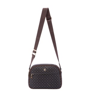 Bolso bandolera para mujer. El cierre es con cremallera. Los bolsillos internos son uno con cremallera. Los bolsillos externos son uno delantero con cremallera y otro trasero con cremallera. La bandolera es ajustable en tela. Falta el mango. Hay dos compartimentos internos. El material exterior es ecopiel. Internamente está forrado en poliéster. Medidas: 19x26x9 cm. Producto de moda