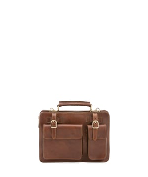Bolso unisex. El cierre es con cremallera. Faltan bolsillos internos. Los bolsillos externos son dos abiertos en la parte delantera y uno en la parte trasera con cremallera. La bandolera es ajustable y extraíble en piel. El mango es de piel. Hay dos compartimentos internos. El material exterior es 100% Piel Auténtica. Internamente está forrado en piel auténtica. Medidas: 32x23x10 cm. Hecho en Italia