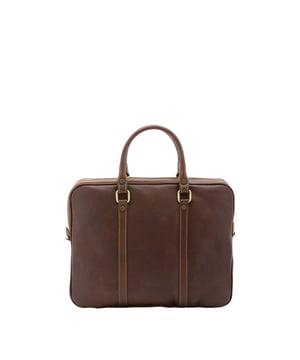 Bolso unisex. El cierre es con cremallera. Los bolsillos internos son uno con cremallera. Los bolsillos externos están ausentes. La bandolera es ajustable y extraíble en piel. El mango es de piel. Hay un compartimento interno. El material exterior es 100% Piel Auténtica. Internamente está forrado en algodón. Medidas: 37x31x6 cm. Hecho en Italia