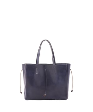 Bolso bandolera unisex. El cierre es con cordones de piel. Los bolsillos internos son uno con cremallera. Los bolsillos externos están ausentes. Falta la correa para el hombro. El mango es de piel. Hay un compartimento interno. El material exterior es 100% Piel Auténtica. Internamente no está forrado. Medidas: 30x16x23 cm. Hecho en Italia