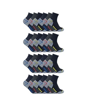 Calcetines de trabajo de corte bajo Ultimate - ¡A granel!: ¿Busca los calcetines de trabajo de corte bajo perfectos que ofrezcan un valor excepcional? ¡No busques más! Te presentamos nuestros calcetines de trabajo de corte bajo, ¡ahora disponibles en un fantástico paquete de 24 pares! Estos calcetines están específicamente diseñados para trabajos pesados, garantizando fiabilidad y comodidad durante todo el día. . Con su longitud hasta el tobillo, estos calcetines proporcionan el equilibrio ideal entre libertad de movimiento y sujeción. La pernera corta acanalada garantiza que se mantengan en su sitio, incluso durante las tareas más exigentes. Además, conservan todas las increíbles características de nuestros calcetines de longitud original, lo que los convierte en la elección definitiva para cualquier persona trabajadora. . Nuestros calcetines Ultimate Work son perfectos para combinar con botas con puntera de acero y botas industriales, gracias a su talón y puntera reforzados. El acolchado completo de rizo no sólo absorbe el sudor, sino que también proporciona una protección superior contra el esfuerzo de las largas jornadas de trabajo. Diga adiós a los incómodos cambios de calzado, ya que estos calcetines incorporan un verdadero talón y puntera para un ajuste seguro. Los bucles de rizo reforzados ofrecen mayor comodidad y durabilidad, mientras que las costuras lisas de la puntera los hacen adecuados para su uso con botas con puntera de acero. Fabricados con una mezcla rica en algodón, estos calcetines ofrecen una suavidad natural y un confort inigualable. . Estos increíbles calcetines están disponibles en dos tallas para hombre: 6-11 UK y 11-14 UK. Detalles adicionales del producto: - Paquete a granel de 24 pares - Disponibles en 3, 6 ó 12 pares - Dos tallas para elegir - Duraderos y resistentes - Fabricación resistente - Diseñados específicamente para botas con puntera de acero - Acolchado completo de rizo para el máximo confort - Talón y puntera auténticos para un mejor ajuste - Corte bajo en el tobillo para mayor libertad de movimiento - Mezcla rica en algodón para una suavidad natural - Costura lisa en la puntera para mayor confort.