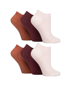 Gentle Grip - Ladies 6 Pack Diabetic Trainer Socks: Discover the ultimate solution for diabetic foot care with Gentle Grip's specially crafted diabetic socks for women. Engineered by technical experts, these Gentle Grip Diabetic Trainer socks offer a tailored approach to diabetic foot health with a low cut trainer length, perfect for the Spring & Summer seasons. Experience unparalleled comfort with these luxuriously soft cotton-rich socks, meticulously designed to securely hold ankles without elastication, eliminating the tightness that can pose problems for those with circulatory issues. Featuring hand-linked toes for smooth seams, these socks prioritise comfort for diabetics, preventing irritation and soreness. . The specially shaped and woven Honeycomb Tops effortlessly conform to the contours of your ankle, eliminating uncomfortable constriction rings, crucial for diabetic individuals. Trust in Gentle Grip's commitment to comfort and quality, ensuring your feet receive the care they deserve. These socks come in 6 pair packs and are available in 6 different options. They are made from: 77% Cotton, 15% Polyester, 1% Elastane. They come in Ladies One Size 4-8 UK and are Machine Washable. Extra Product Details: Gentle Grip Diabetic Trainer Socks  NON ELASTIC Ankle Top Smooth Toe Seam HoneyComb Top Hand Linked Toe Seam Soft Touch Cotton Designed For Diabetes Ideal for Large or Swollen Legs