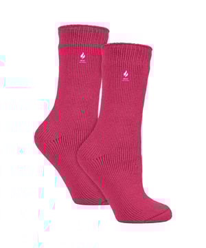 Calentadores - Calcetines Térmicos Originales: Experimenta el máximo calor y confort con los calcetines térmicos Heat Holders - Original. Universales y cómodos, estos impresionantes calcetines son el complemento perfecto para tus atuendos de invierno, tanto informales como formales. Una actualización elegante y práctica de su guardarropa, cada par asegura una comodidad inigualable, esencial para los meses más fríos. Gracias a su excelente capacidad de absorción de la humedad, sus pies permanecerán secos y deliciosamente cómodos las 24 horas del día. Prepárate para una experiencia de comodidad sin igual con este destacado calcetín térmico. Si buscas unos calcetines que combinen calidez, comodidad y durabilidad para los meses más fríos, estos calcetines térmicos seguro que te impresionarán. Con los calcetines térmicos Heat Holders de 2,3 Tog para hombre y mujer, estarás ganando más que con unos calcetines térmicos normales. La gama Heat Holders está disponible en una gran variedad de colores, desde los clásicos atemporales negro y azul marino hasta tonos vibrantes, como el atrevido rosa fuerte y el morado real. Para los hombres, los calcetines están diseñados para adaptarse cómodamente a tallas que van desde la 6 a la 11. En el caso de las mujeres, se adaptan a tallas que van de la 4 a la 8. Con una gama de tallas tan amplia, nos aseguramos de que estos cómodos calcetines térmicos se adapten perfectamente a todo el mundo. Detalles esenciales del producto: - Propiedades de absorción de la humedad - Tecnología de mantenimiento del calor