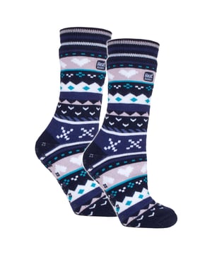 Calentadores - Calcetines Soul Warming para mujer: Sumérgete en una calidez y un confort inigualables con los calcetines térmicos para mujer Heat Holders Women's Soul Warming Socks . Diseñados por expertos para combatir el frío, estos calcetines térmicos son tus compañeros perfectos para escapadas tanto en interiores como al aire libre. El calor único que proporcionan nuestros calcetines los convertirá en un complemento esencial de tu colección. Los calcetines Heat Holders emplean nuestros conocimientos de aislamiento líderes en el mundo, prometiendo una retención del calor y un confort sin igual. Estos calcetines, diseñados con costuras estándar en los dedos, puños y una estructura de doble capa, se adaptan brillantemente a su estilo de vida activo. Aptos para todo el mundo, estos calcetines térmicos son tu escudo contra el frío. Los calcetines térmicos Soul Warming Socks ofrecen un sinfín de virtudes. Sus suelas de agarre antideslizante garantizan zancadas seguras en todas las superficies, asegurando seguridad y protección. Además, la exclusiva tecnología de retención del calor garantiza un confort y un calor duraderos, lo que convierte a los calcetines Heat Holders en tu mejor elección para ropa térmica. Con los calcetines Heat Holders Soul Warming Socks, estarás ganando más que con unos calcetines normales. Con una clasificación TOG de 2,3, los calcetines Heat Holders son 7 veces más cálidos que los calcetines de algodón normales. Aíslan mejor del frío invernal gracias a una tecnología avanzada que atrapa el aire caliente cerca de la piel. Detalles esenciales del producto: - Notable tecnología de retención del calor - Costuras y puños estándar - Tecnología Heat Holders - Clasificación 2.34 TOG