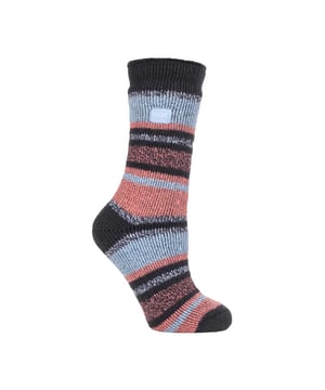 Calcetines térmicos retorcidos Heat Holders para mujer: Mantén los pies calientes, protegidos y apoyados dentro y fuera de casa con un par de calcetines térmicos Heat Holders. Características principales Calcetines térmicos Heat Holders - Con un enorme índice de 2,34 tog, son los calcetines térmicos más cálidos para ti - ¡7 veces más cálidos que un calcetín de algodón normal (0,33 tog)!. Heat Holders Yarn - El hilo térmico especialmente desarrollado por Heat Holders proporciona un aislamiento de alto rendimiento contra el frío con una capacidad superior de transpiración de la humedad. Heat Holders Loops - La innovadora tecnología de tejido de punto produce nuestro exclusivo pelo acolchado con bucles extra largos para retener más aire caliente, aumentando el índice TOG. Heat Holders Brushing - Por último, nuestro proceso de cepillado experto maximiza la cantidad de aire caliente que se mantiene dentro de cada calcetín para un calor total y comodidad durante todo el día. Estos calcetines están fabricados con un 91% de acrílico, un 5% de nailon, un 3% de poliéster y un 1% de elastano. Están disponibles en las tallas 4-8 UK y en 18 estilos que incluyen colores como rosa, morado, coral, azul cielo, carbón, crema, marrón y frambuesa, entre otros. Se pueden lavar en la lavadora: Calcetines Heat Holders Twist 7 veces más cálidos que un calcetín normal Hilo aislante avanzado Tog Rating masivo de 2,34 Interior de doble cepillado 18 colores disponibles Tallas 4-8 UK 91% Acrílico, 5% Nylon, 3% Poliéster, 1% Elastano Lavables a máquina